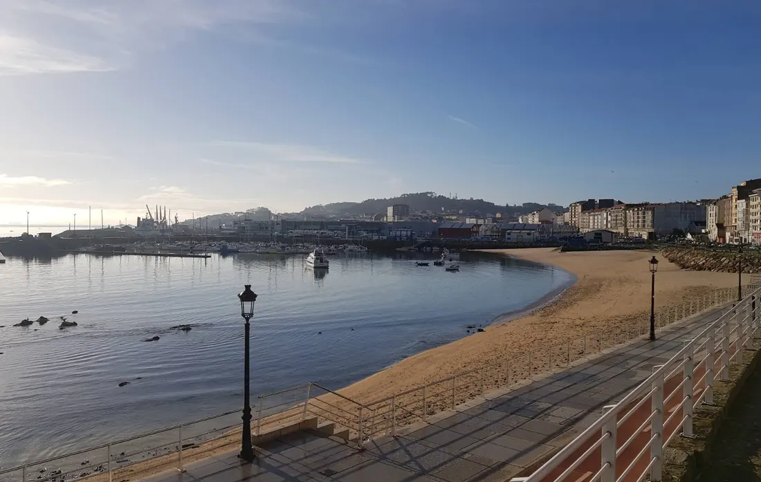 Amanecer en el paseo de Coroso al lado del hostal